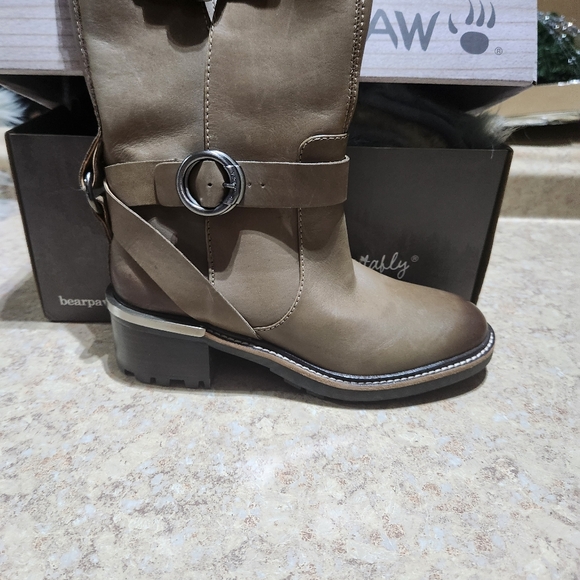 Vince Camuto New Taupe mild distressed Leather silver Accent Zip Boot Women 5.5 - Picture 7 of 9